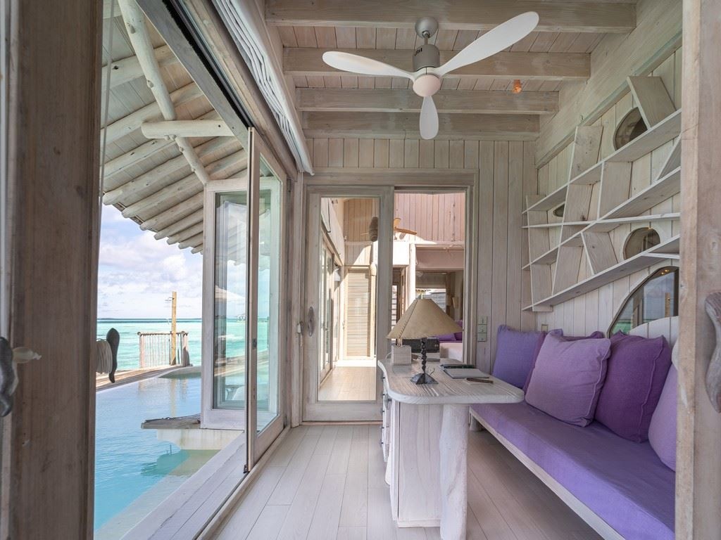 rooms-1-bedroom-water-retreat-with-slide