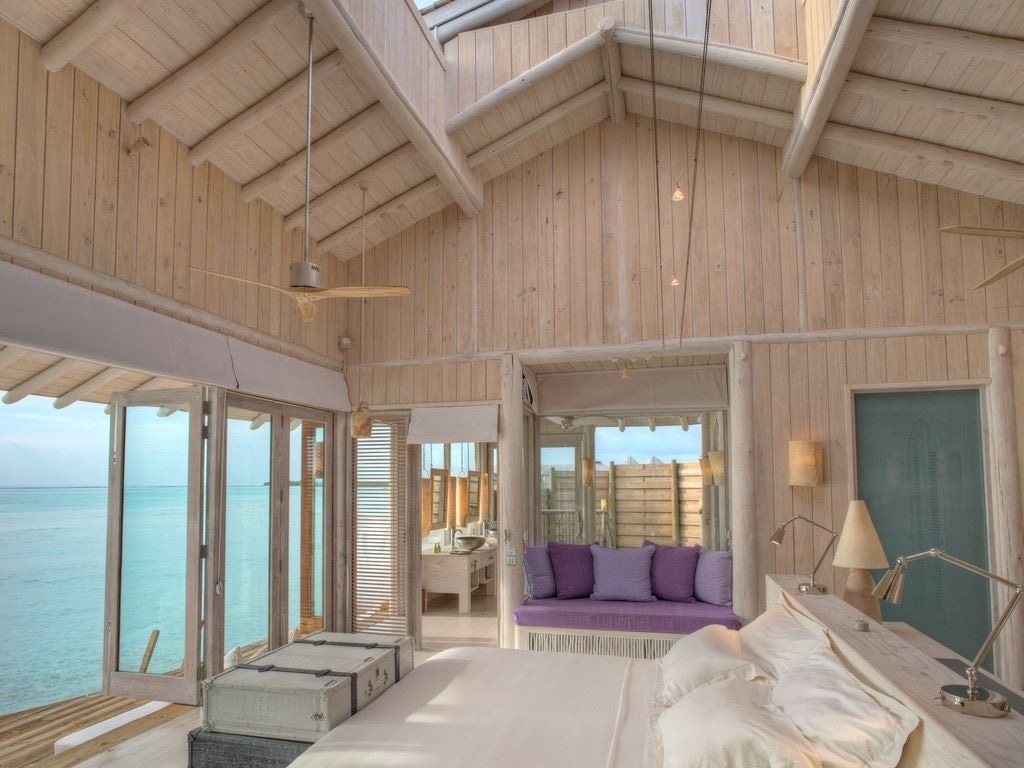 rooms-1-bedroom-water-retreat-with-slide