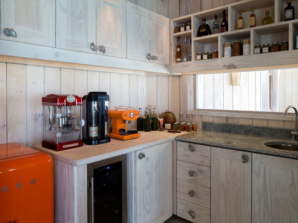 rooms-1-bedroom-water-retreat-with-slide