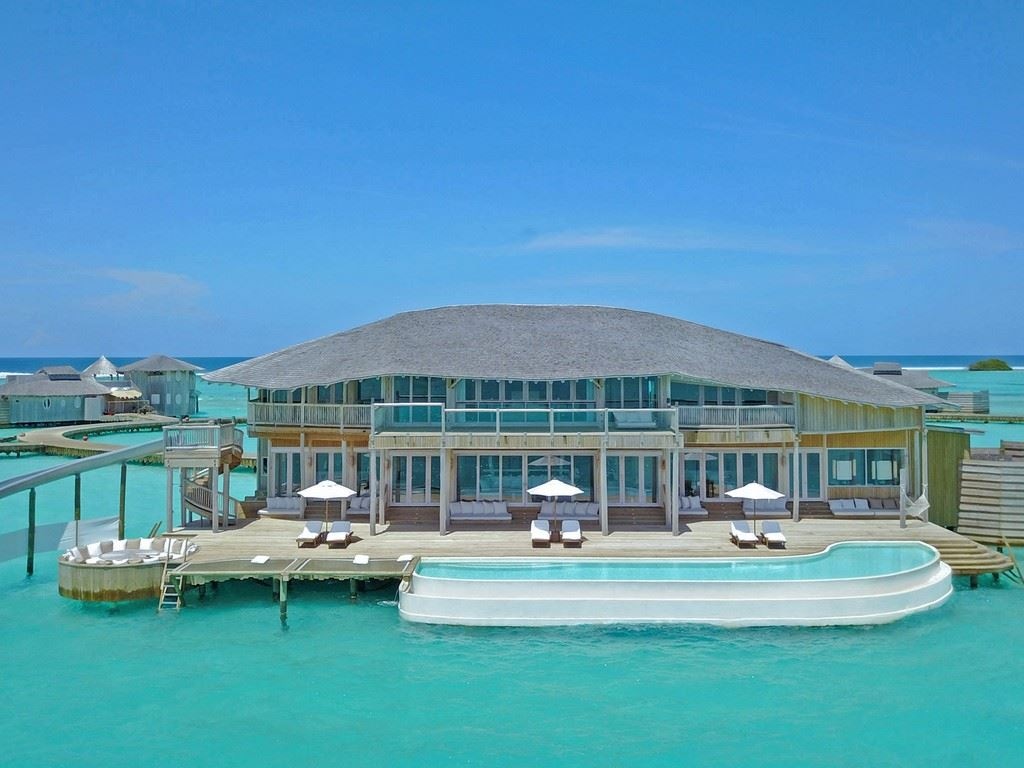 rooms-4-bedroom-water-retreat-with-slide