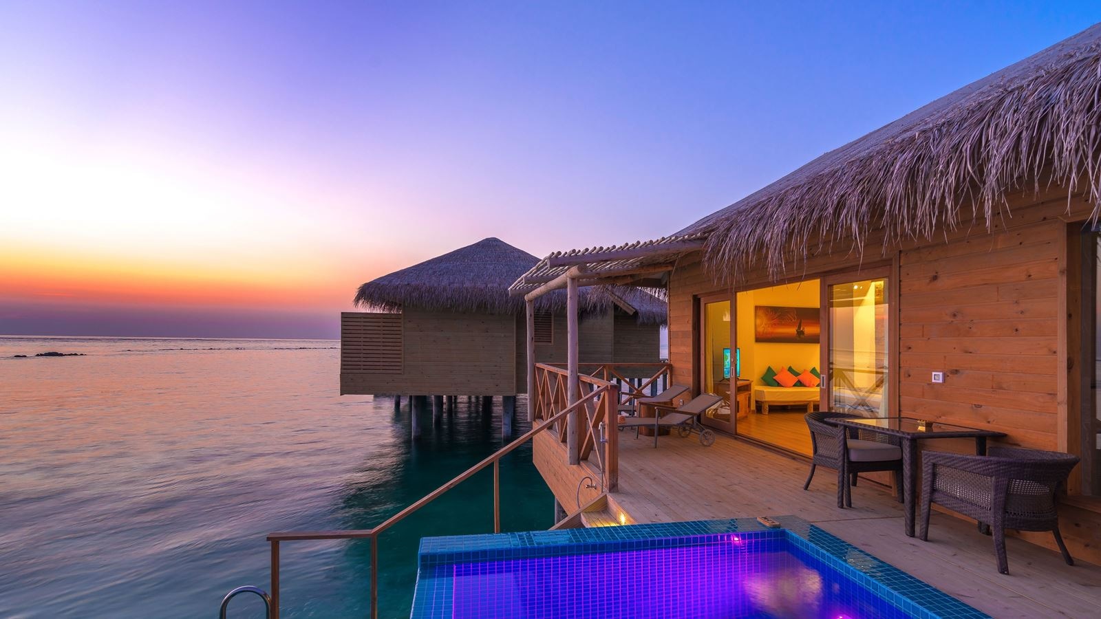 rooms-aqua-suite-with-pool