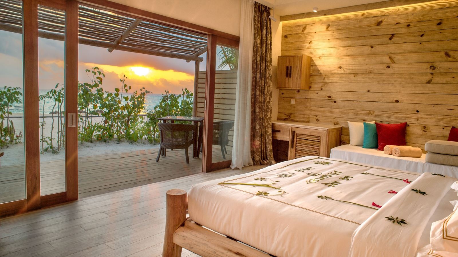 rooms-beach-suite-with-pool