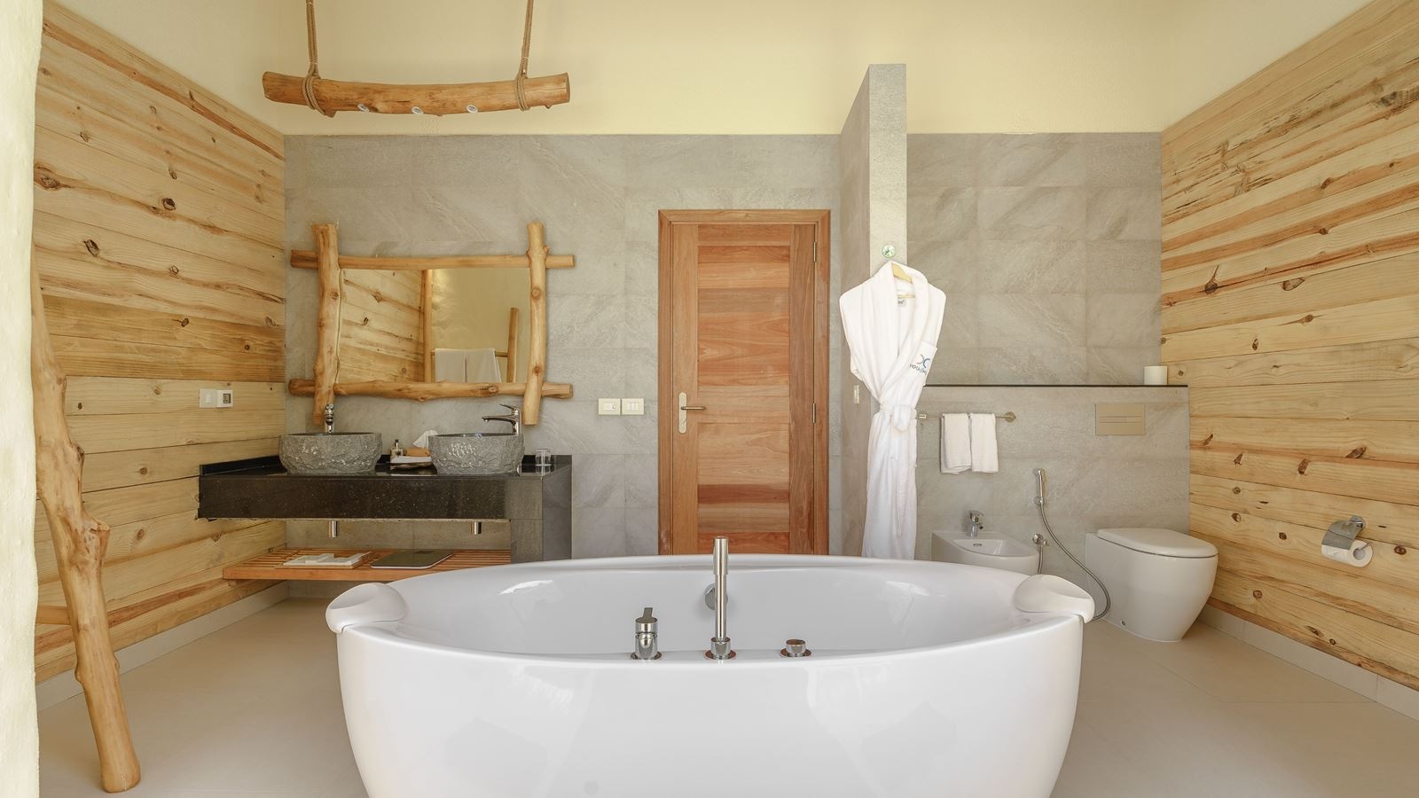 rooms-beach-suite-with-pool