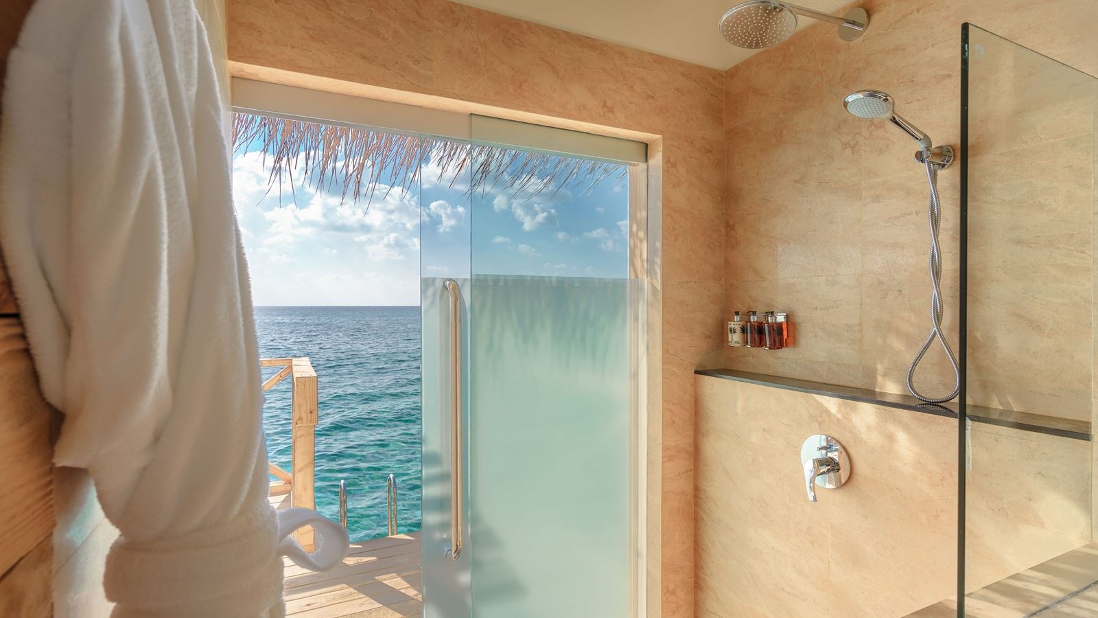 rooms-lagoon-suite-with-pool