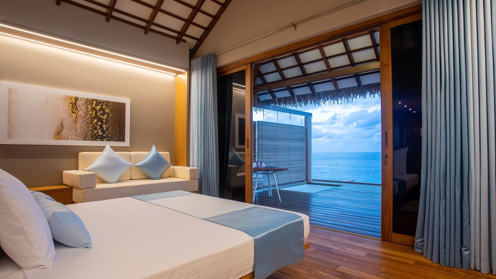 rooms-sunset-water-bungalow-with-jacuzzi