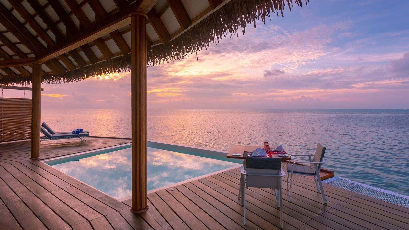 rooms-water-suite-with-pool