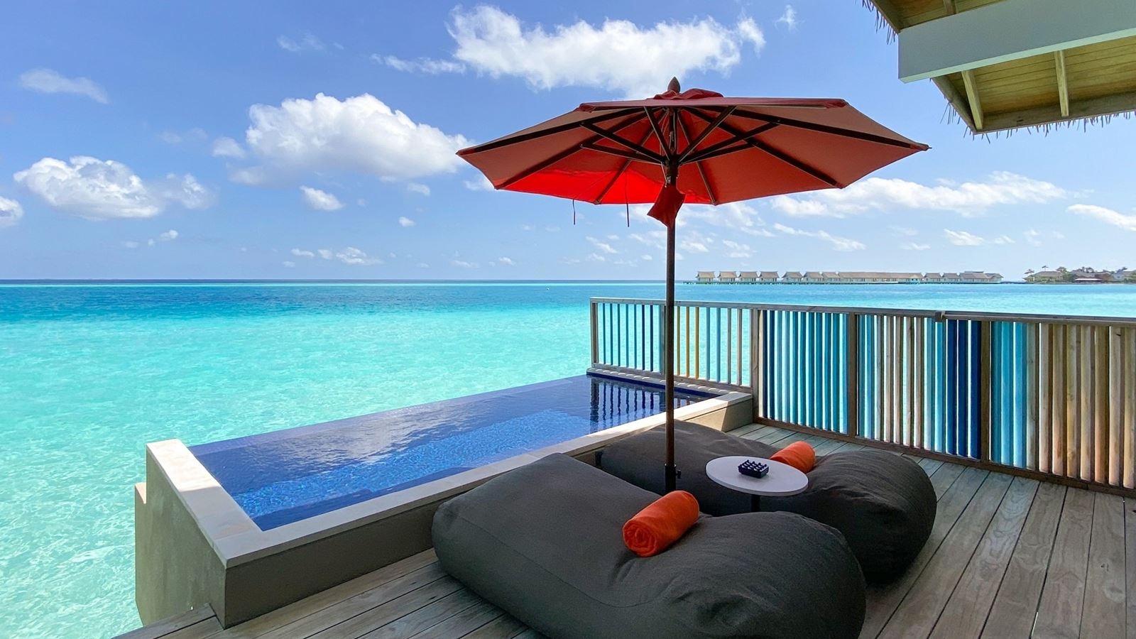 rooms-platinum-overwater-pool-villaking