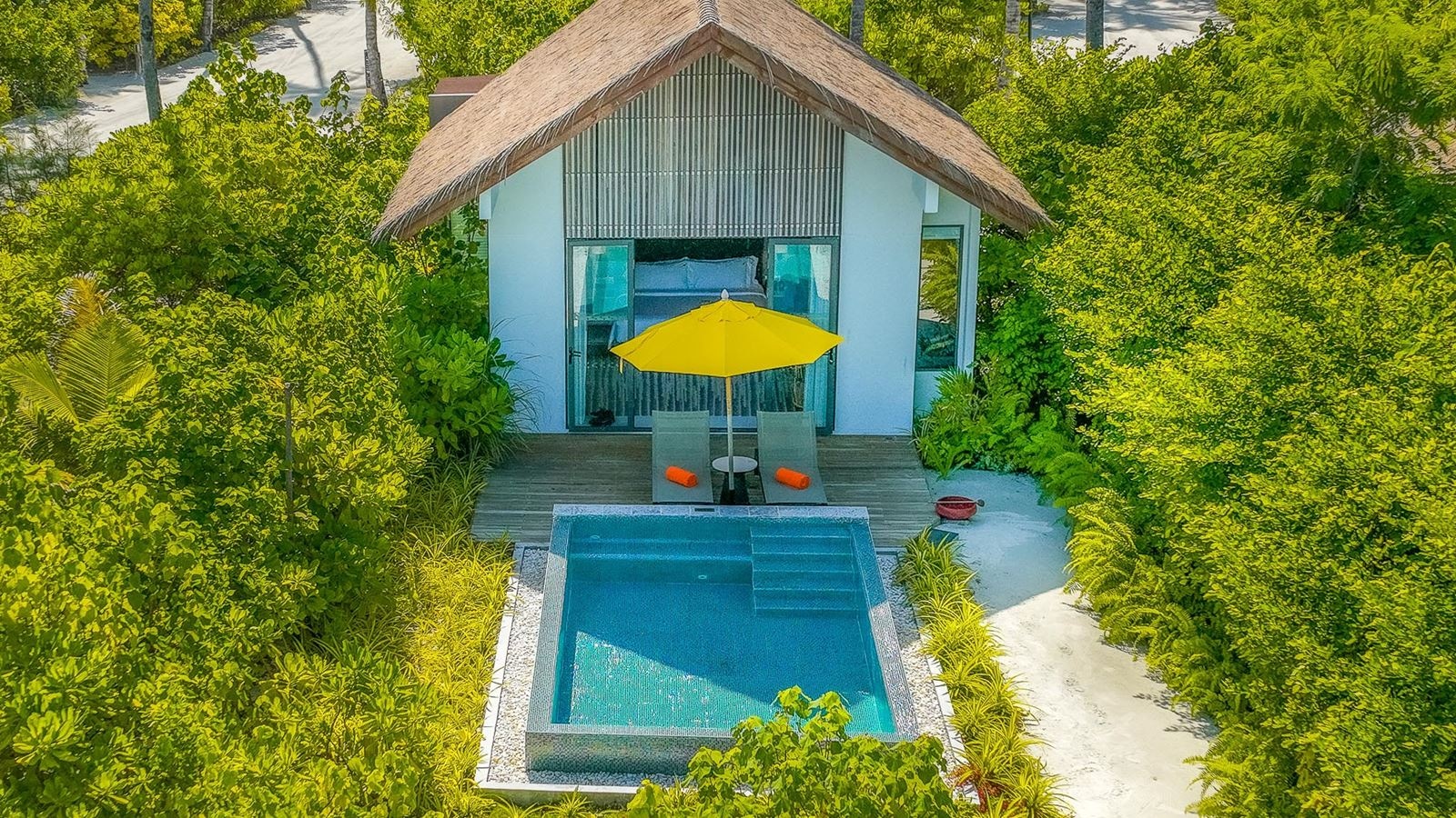 rooms-gold-beach-pool-villaking