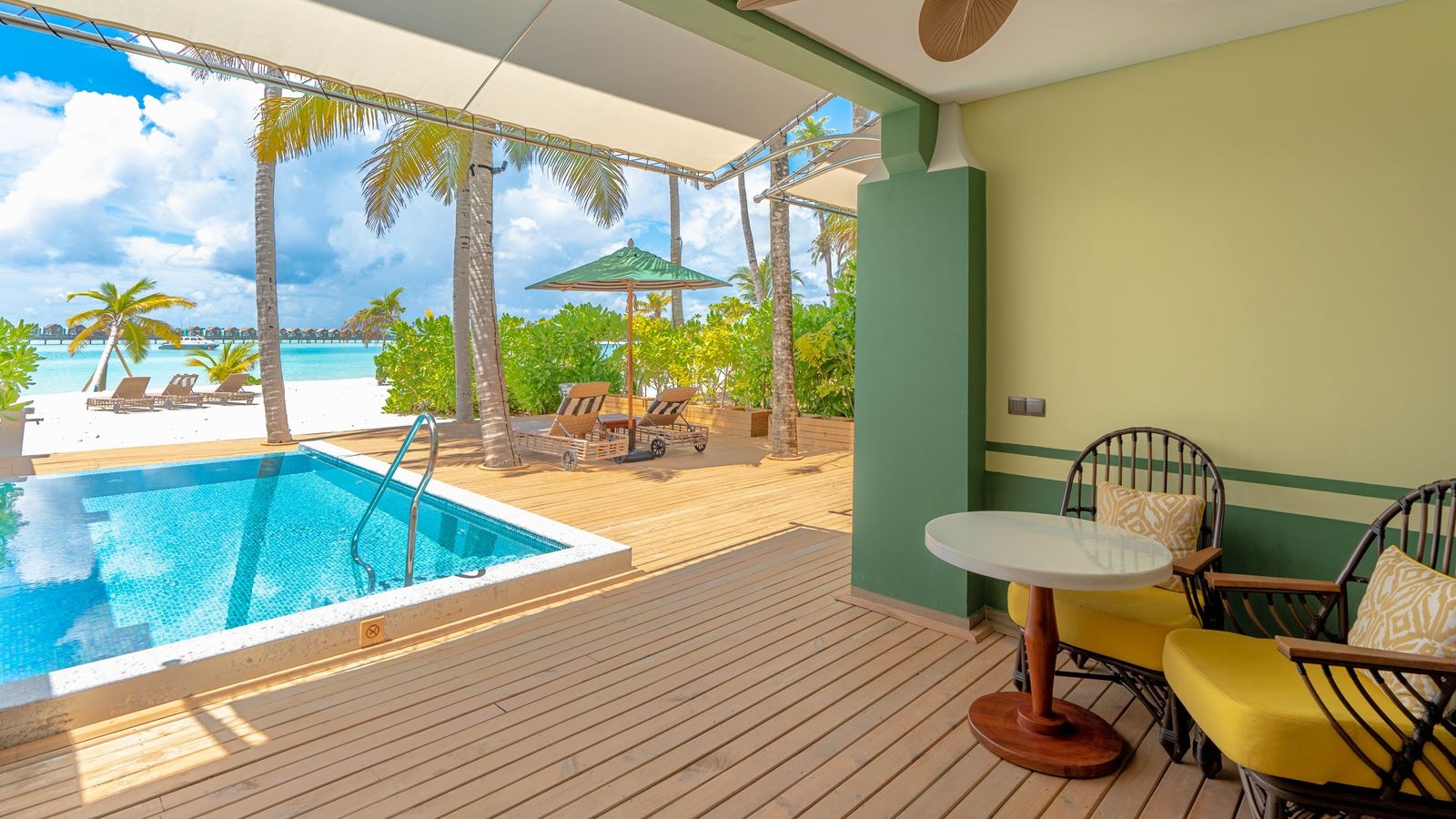 rooms-beach-room-wiith-pool