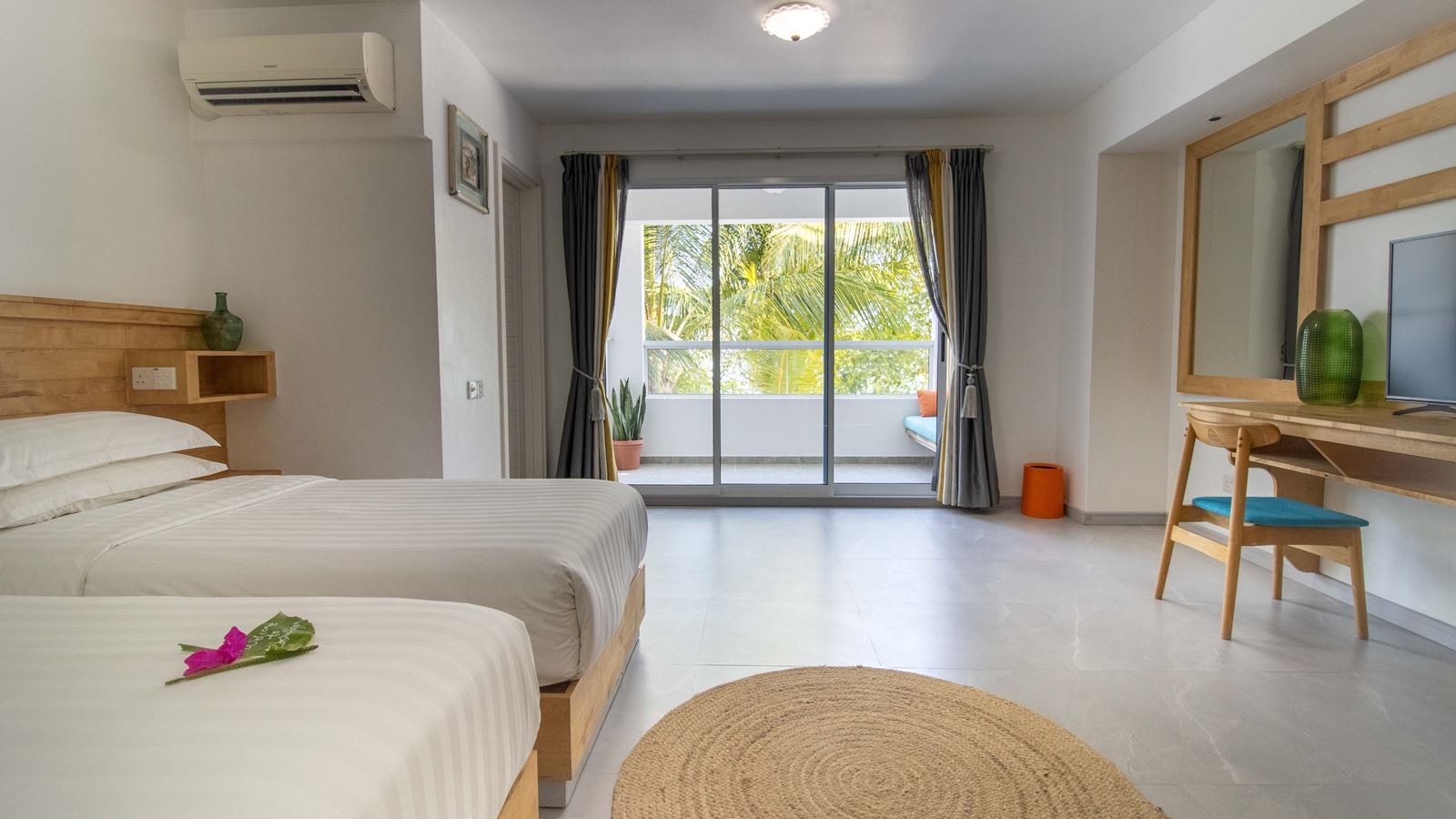 rooms-deluxe-plus-seaview