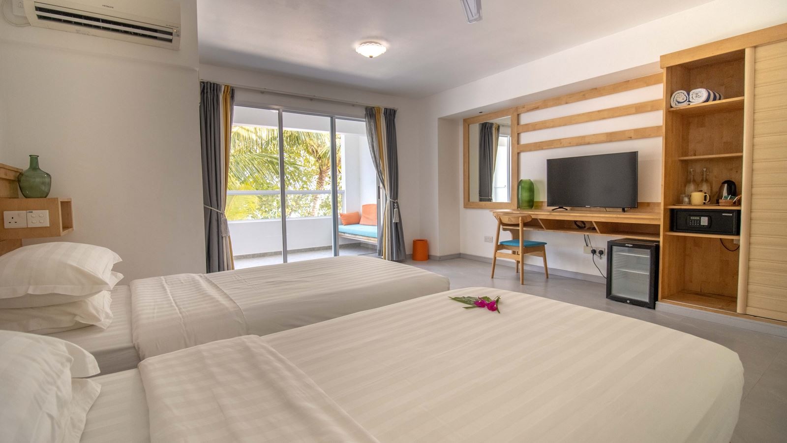 rooms-deluxe-plus-seaview