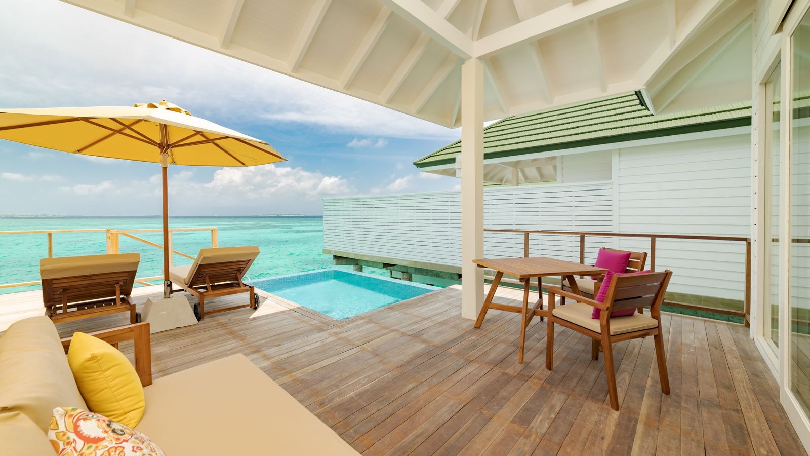 rooms-lagoon-villa-with-pool-+-slide