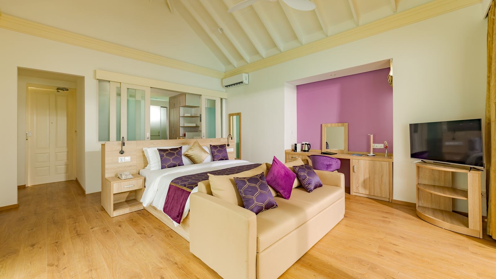 rooms-lagoon-villa-with-pool-+-slide