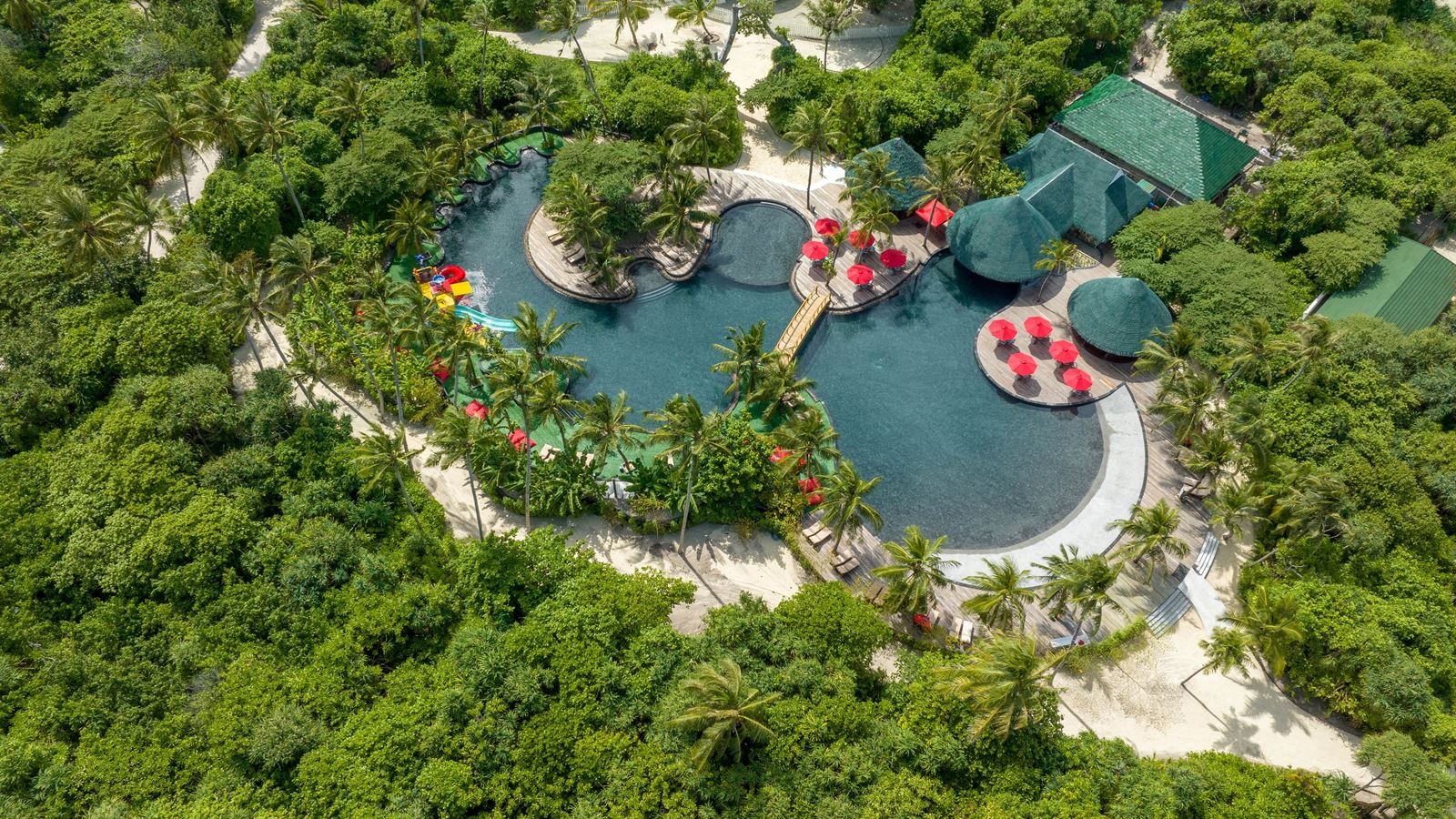 restaurants-jungali--pool-bar-with-lush-vegetation