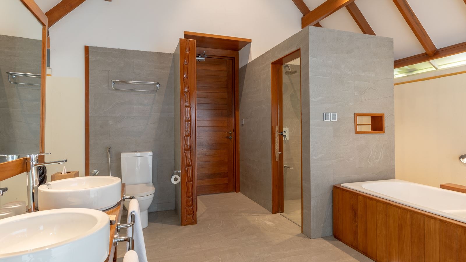 rooms-pool-beach-villa