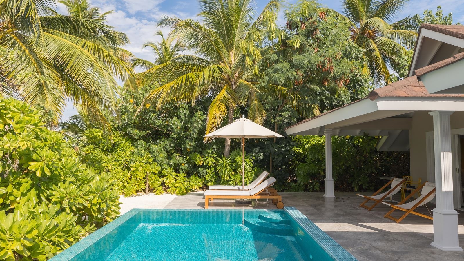 rooms-lagoon-beach-villa-with-pool