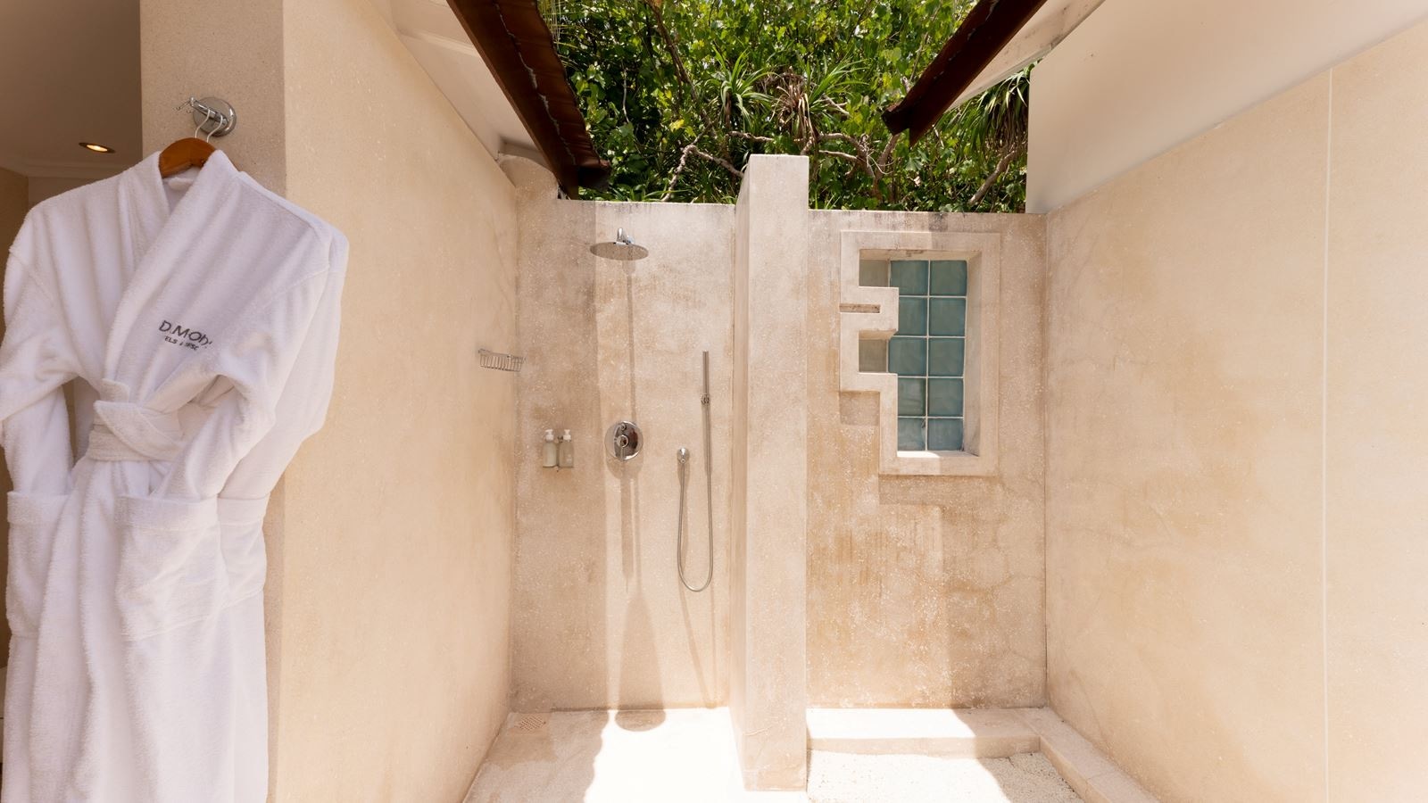 rooms-beach-front-villa