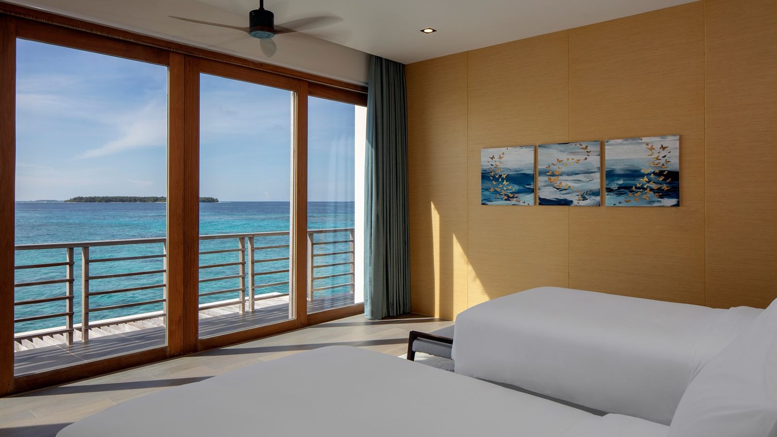 rooms-three-bedroom-overwater-royal-residence