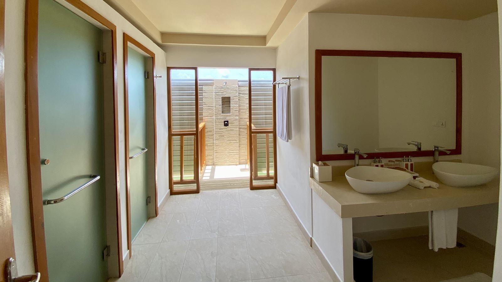 rooms-deluxe-water-villa