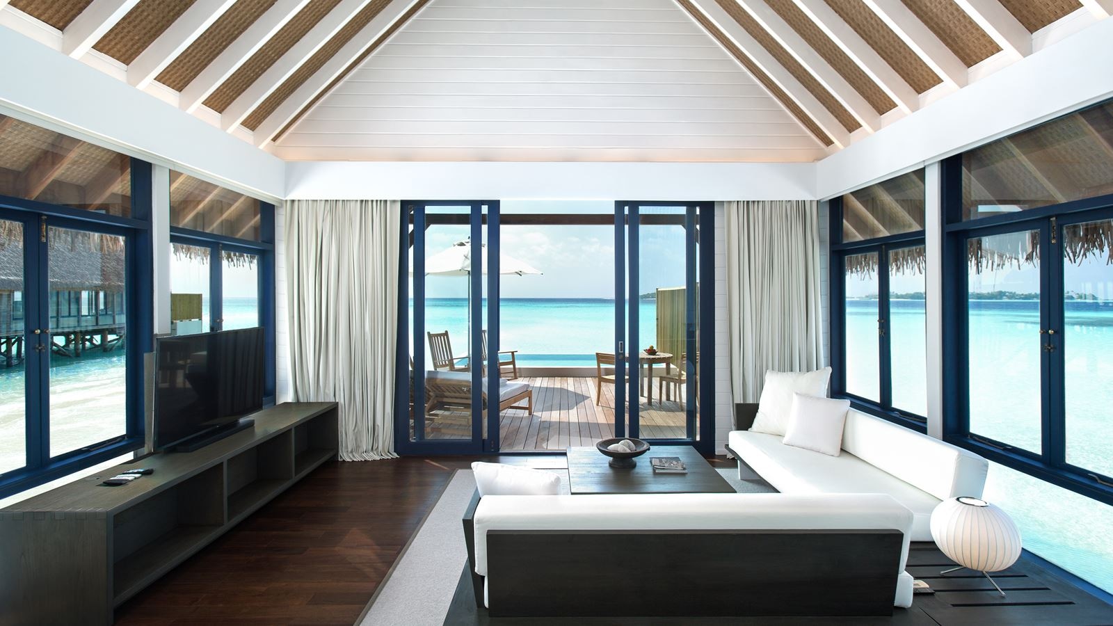 rooms-one-bedroom-villa-with-pool