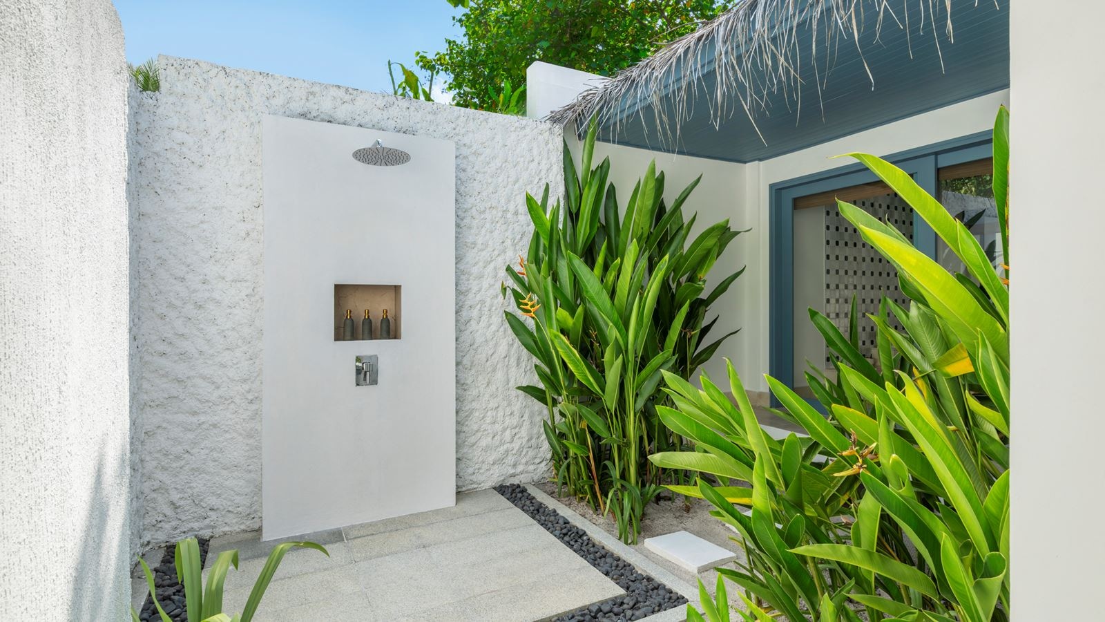 rooms-oceanfront-beach-pool-villa-1br