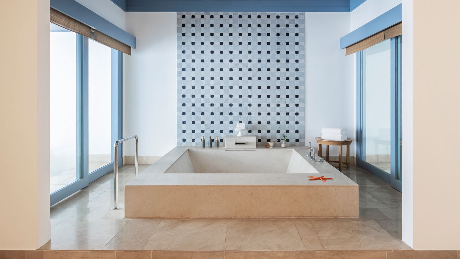 rooms-oceanfront-beach-pool-villa-1br