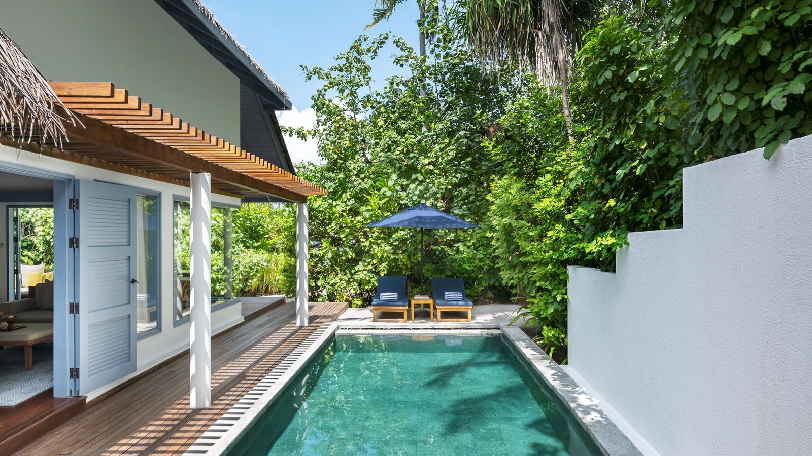 rooms-oceanfront-beach-pool-villa-1br