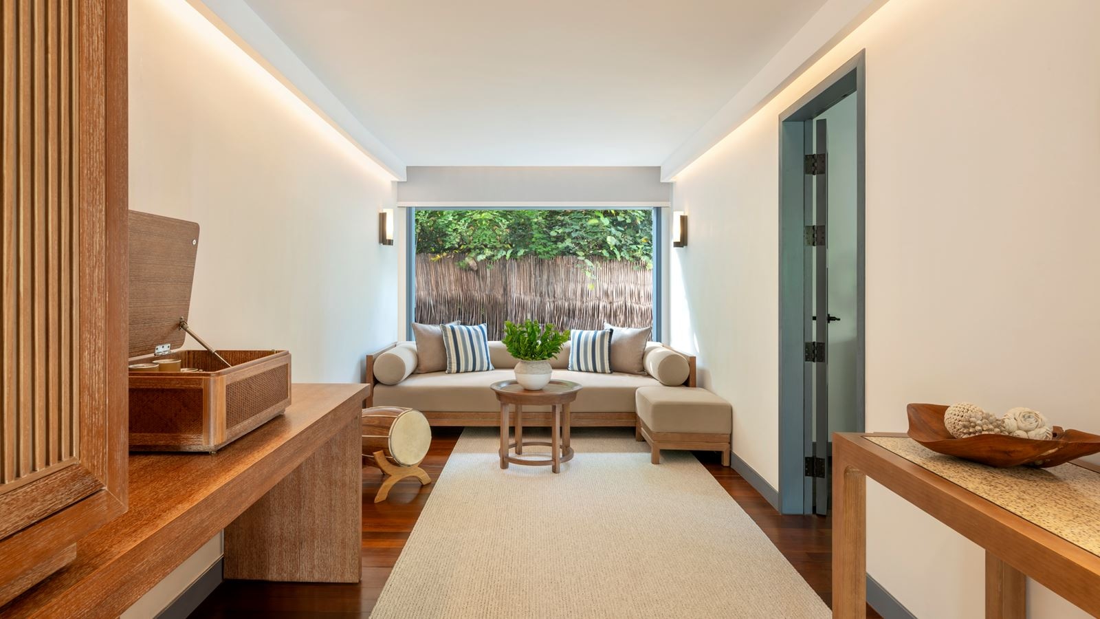 rooms-beach-pool-villa-1br