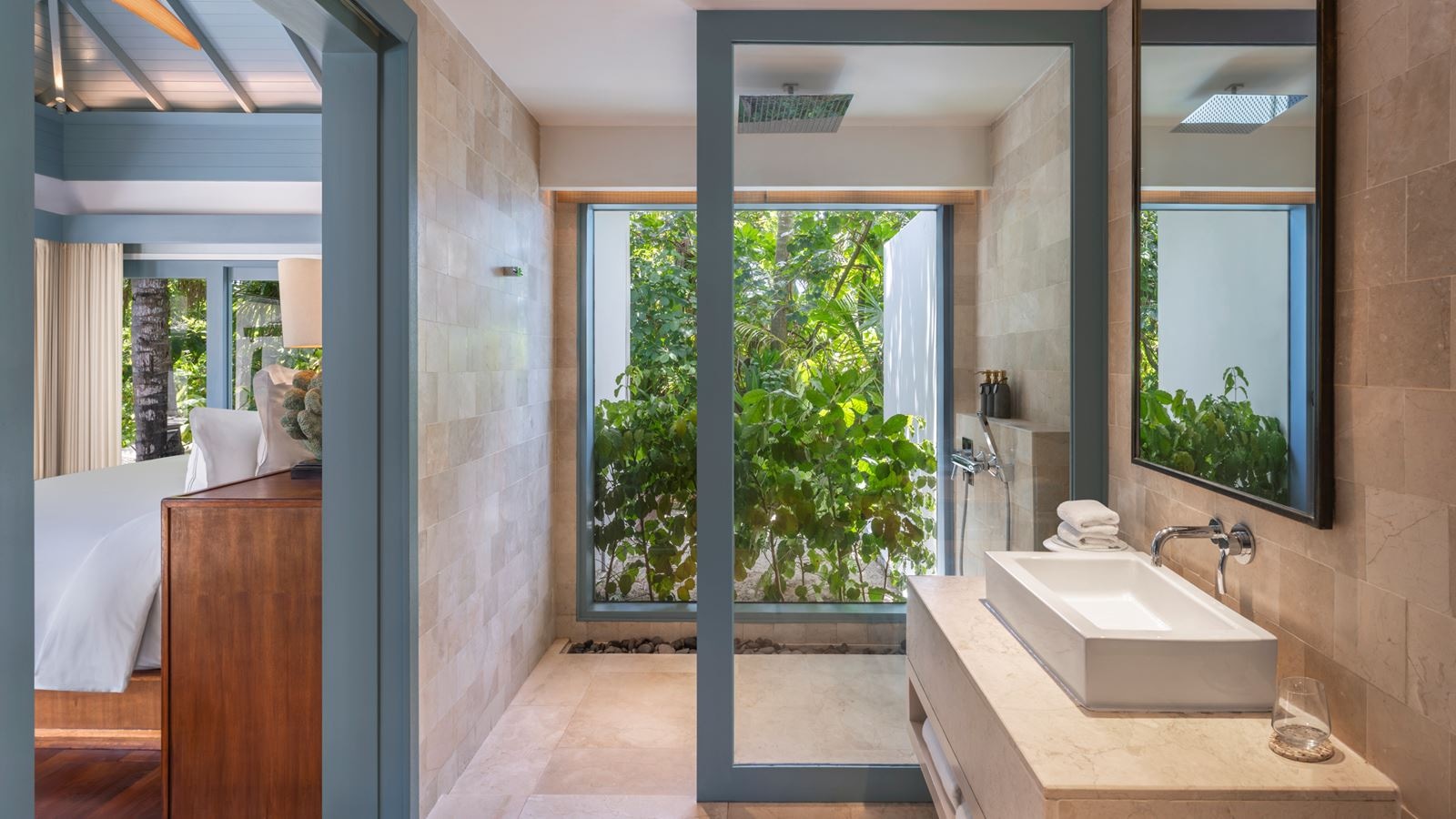 rooms-family-beach-pool-villa-2br