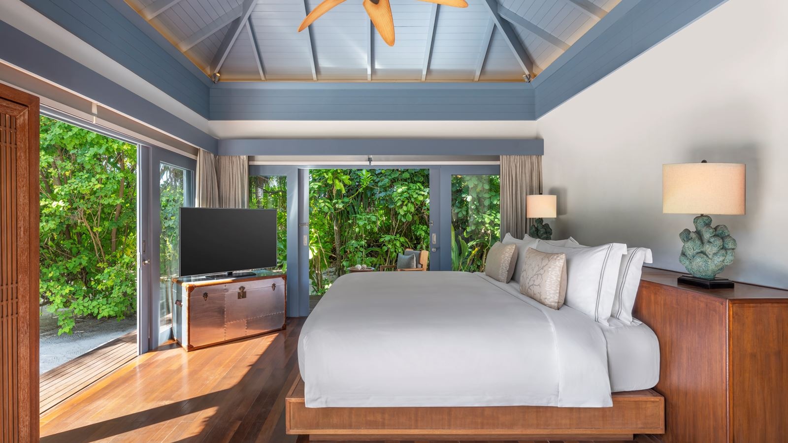 rooms-family-beach-pool-villa-2br