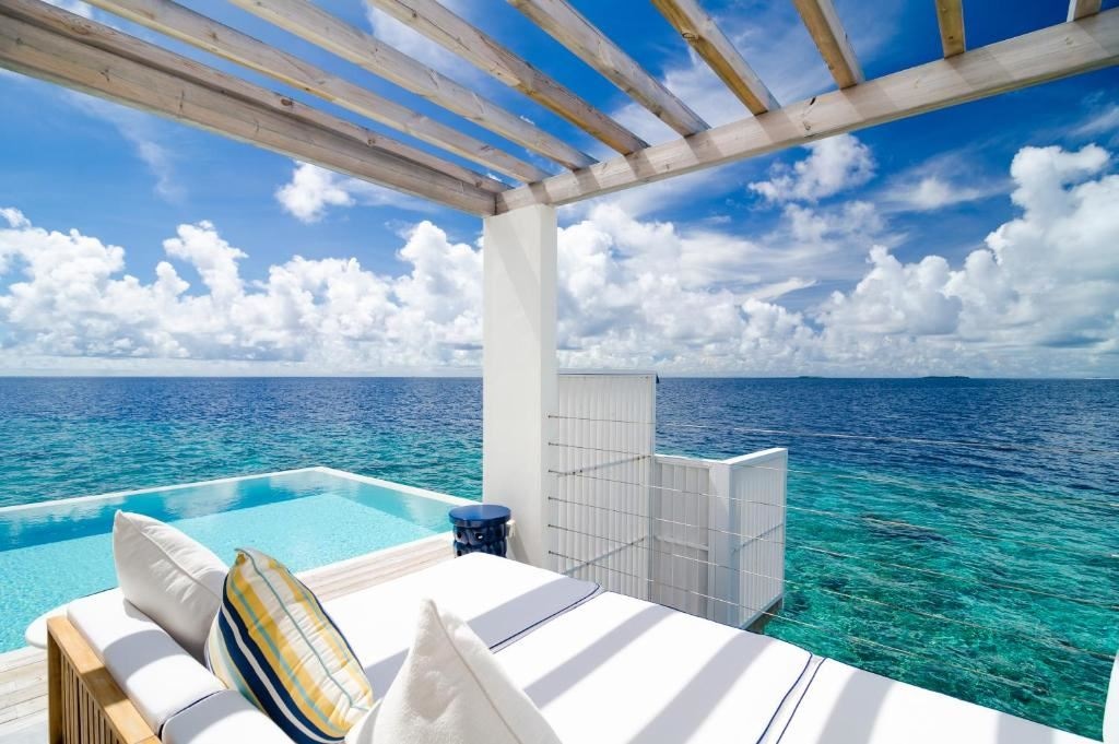 rooms-reef-water-pool-villa