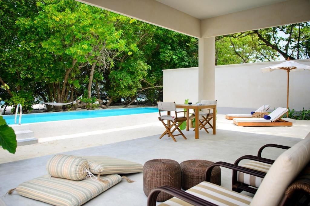 rooms-beach-pool-villa