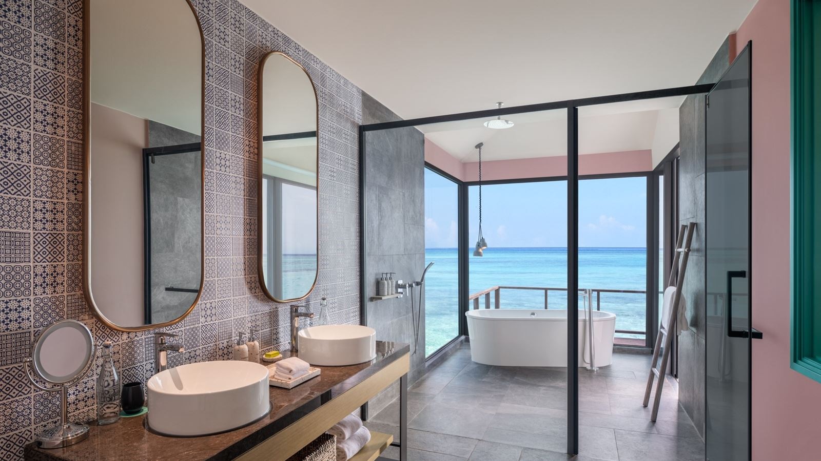 rooms-sunrise-overwater-villa