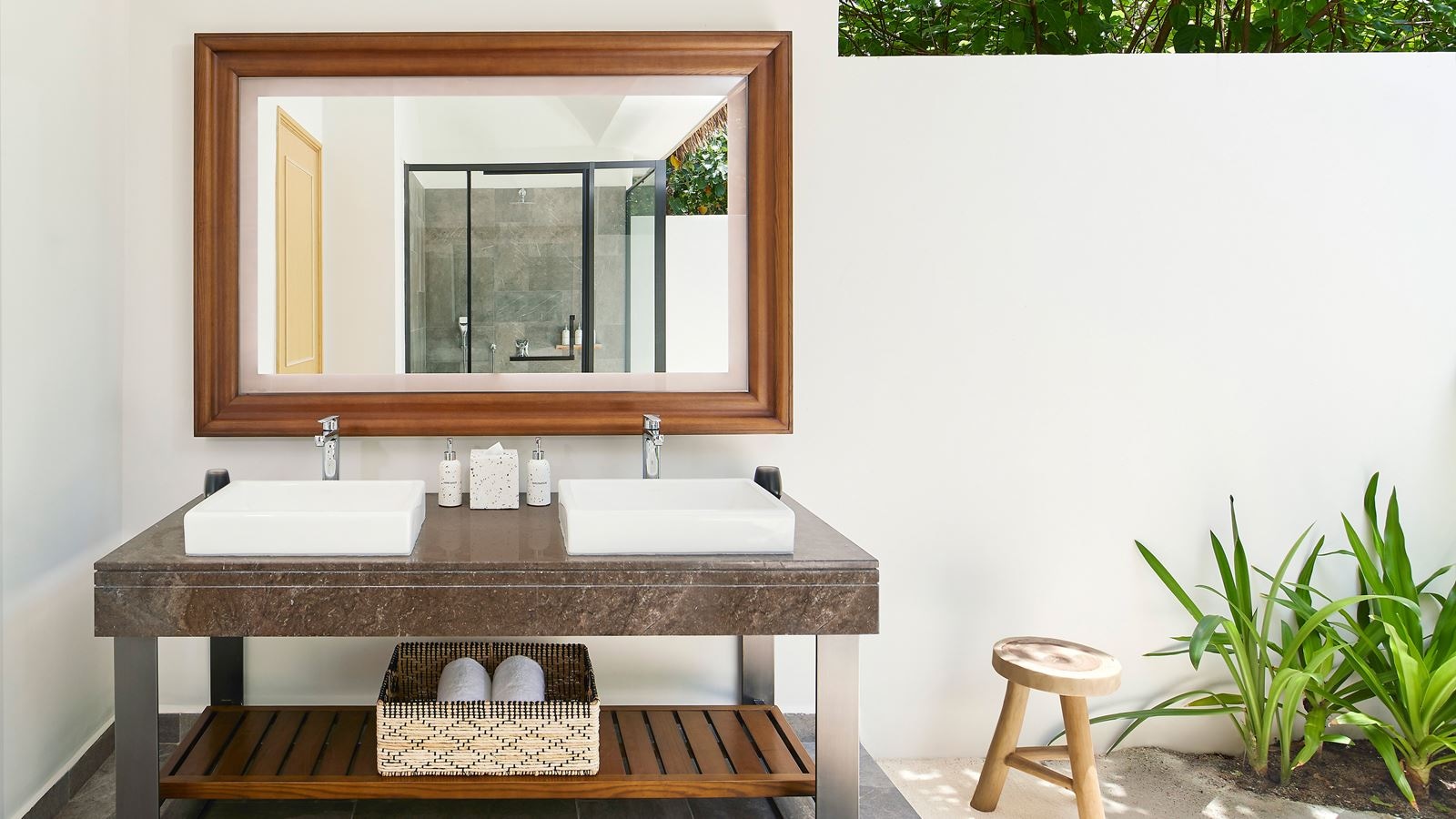 rooms-beach-villa-with-pool