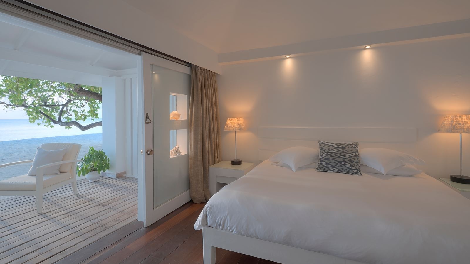 rooms-beach-front-villa