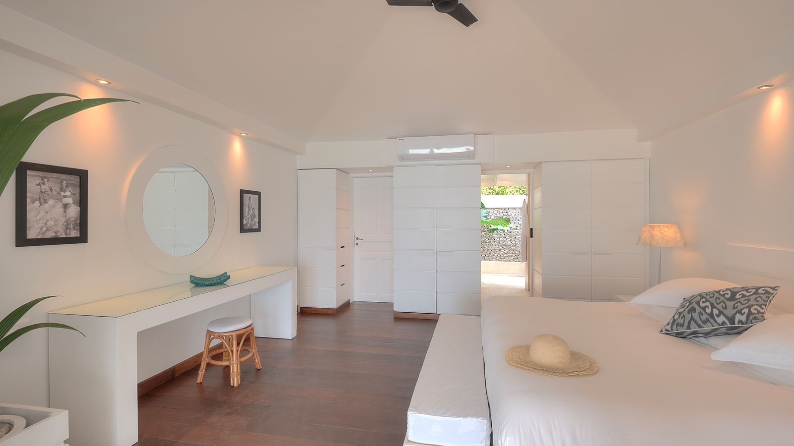 rooms-beach-front-villa