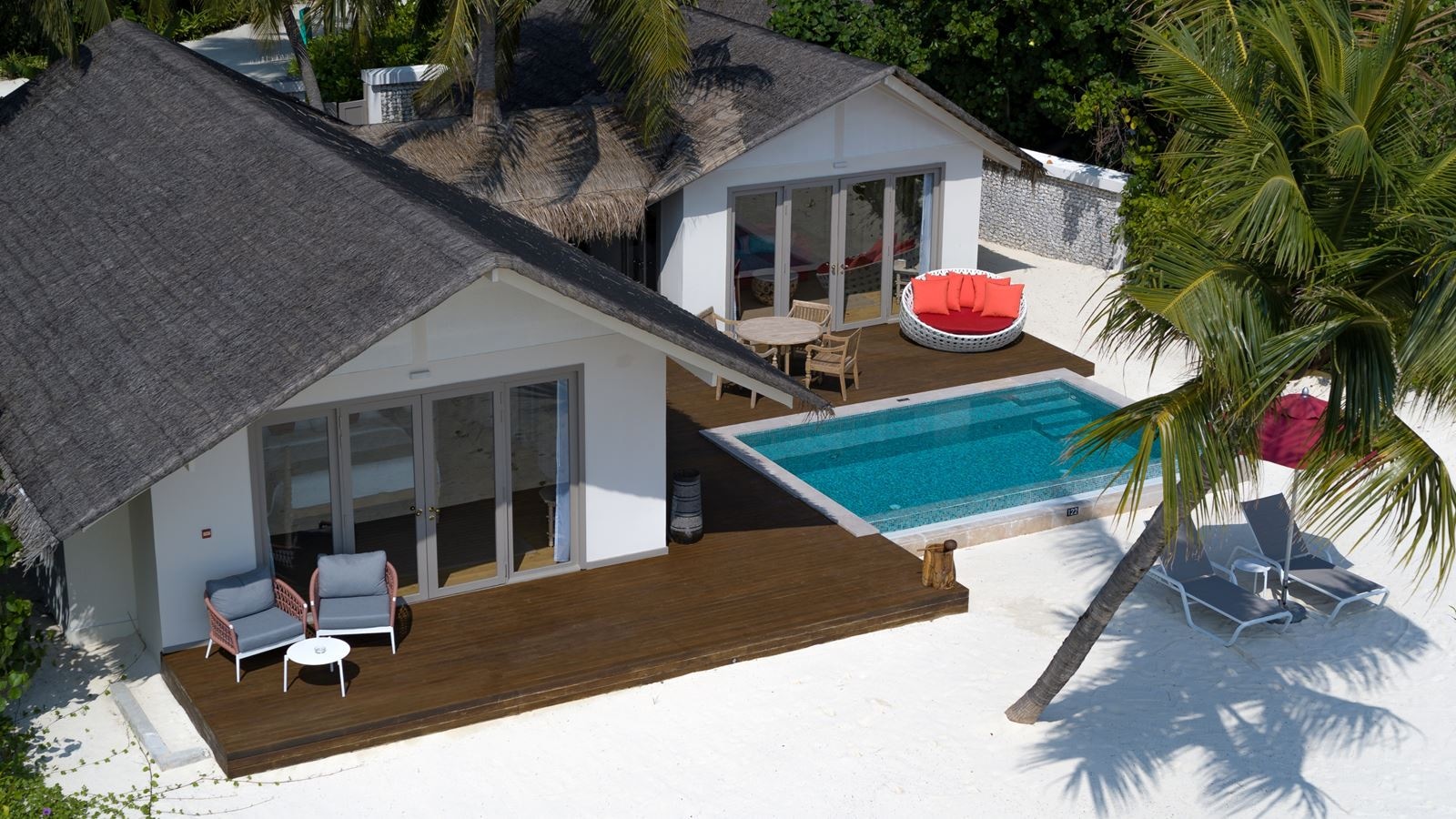 rooms-beach-pool-suites