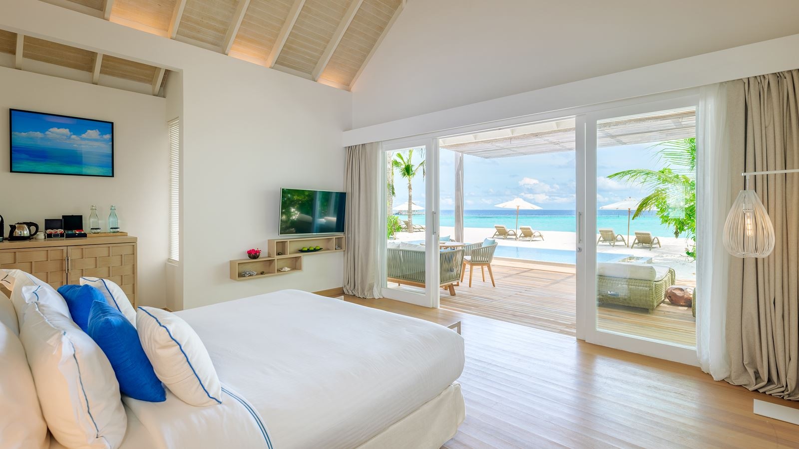 rooms-twobedroom-family-beach-villa-with-pool