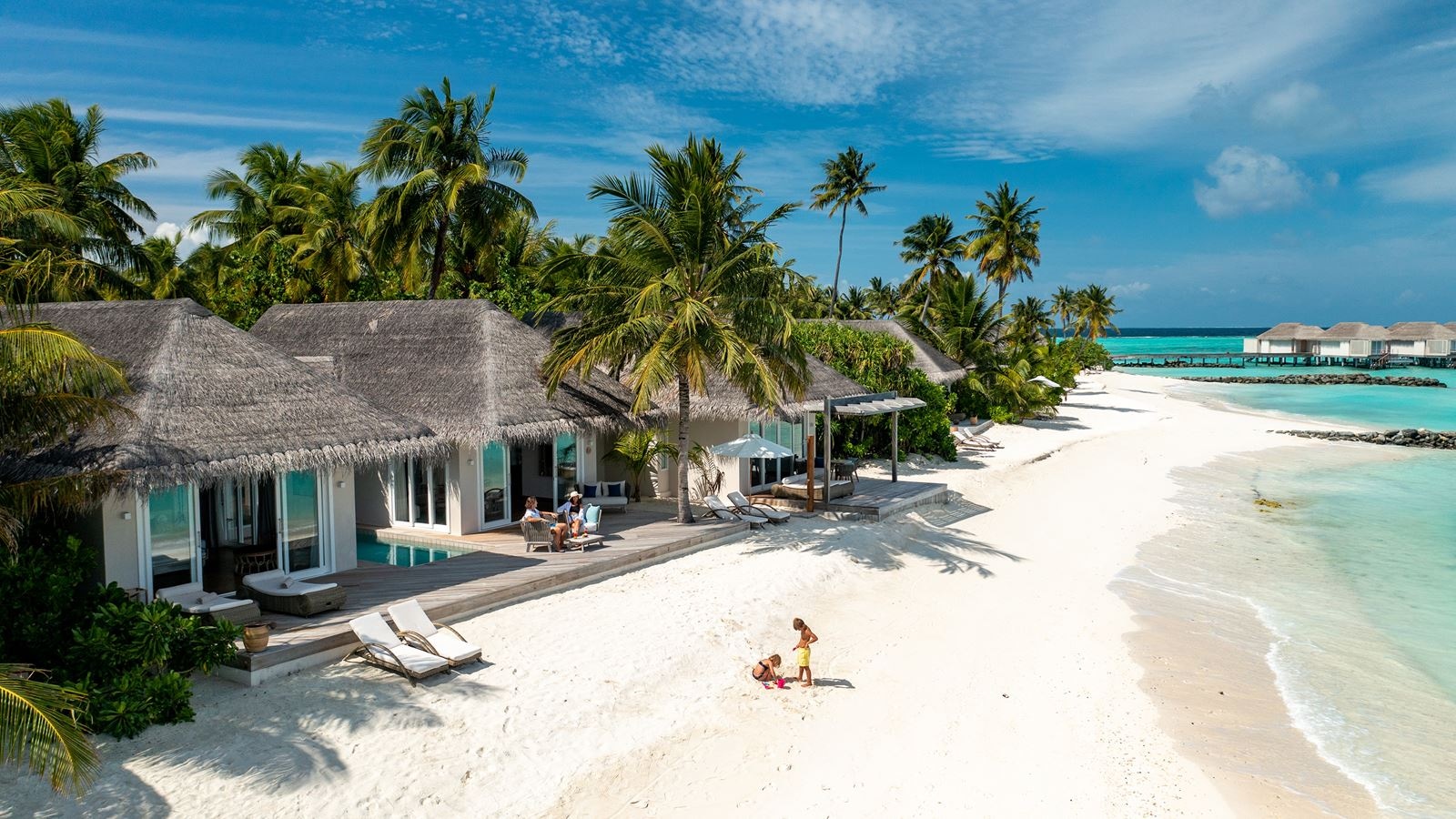 rooms-twobedroom-beach-suite-with-pool