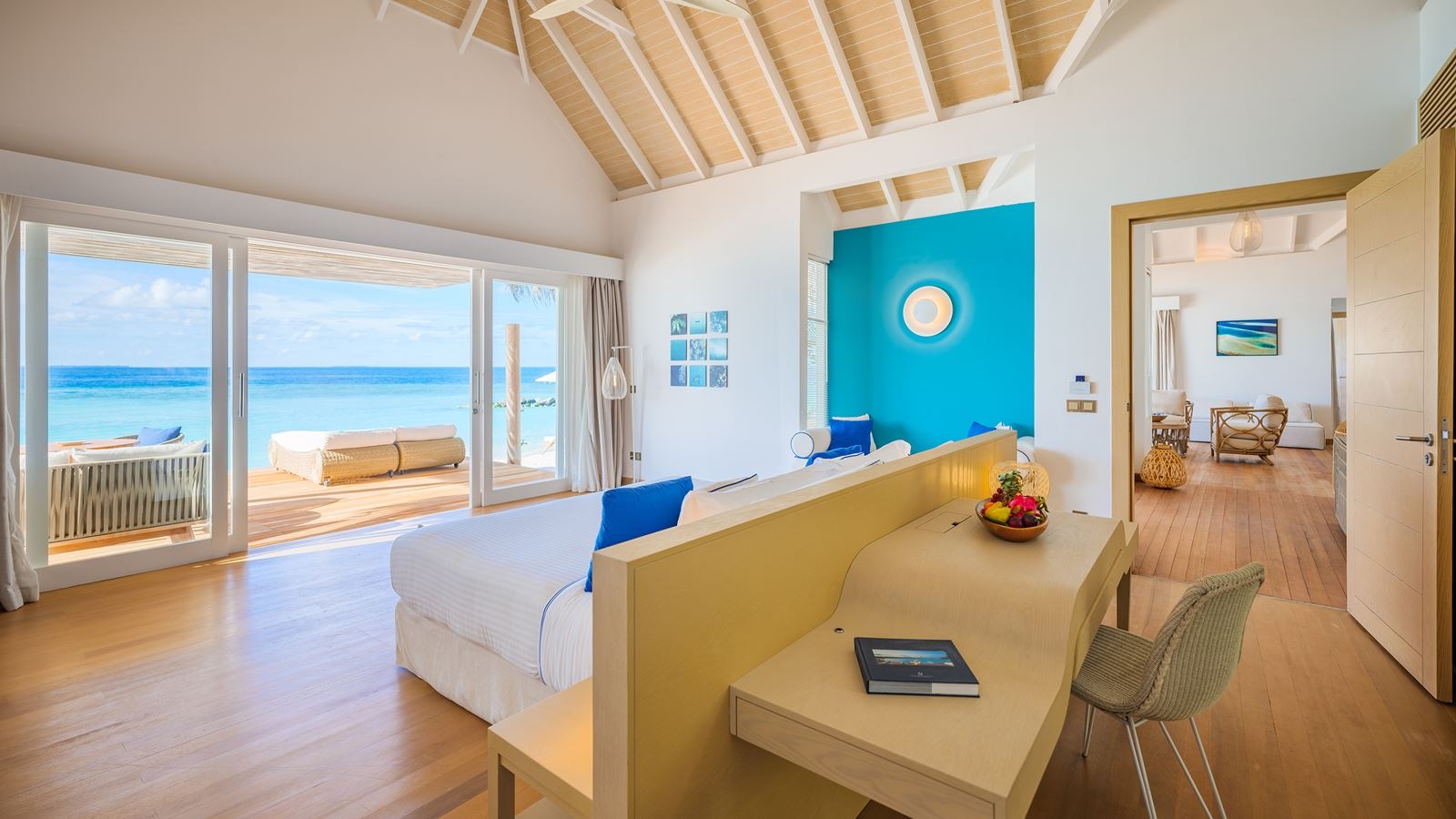 rooms-twobedroom-beach-suite-with-pool