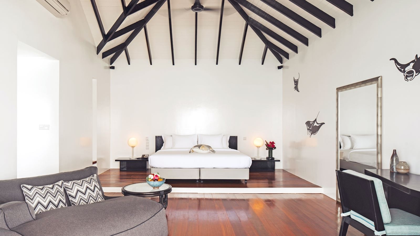 rooms-sunset-water-villa-with-pool