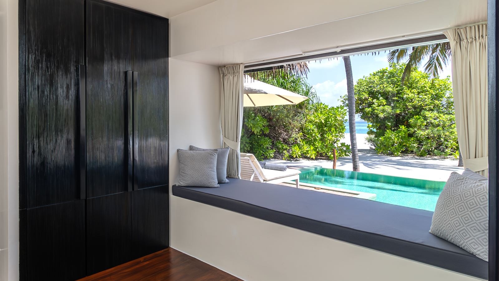 rooms-beach-villa-with-pool