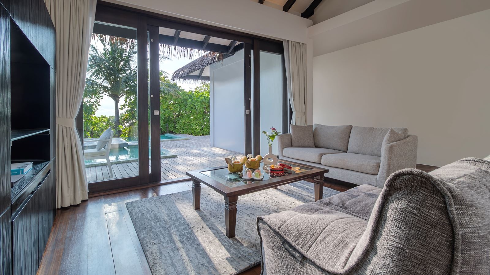 rooms-2-bedroom-villa-beachfront-with-private-pool