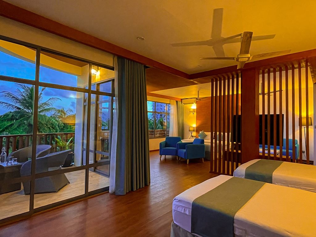 rooms-family-suite-sea-view--balcony