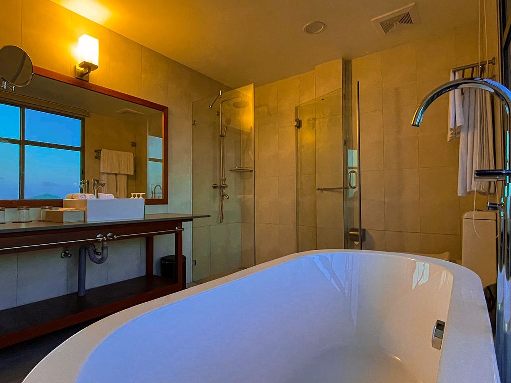 rooms-family-suite-sea-view--balcony