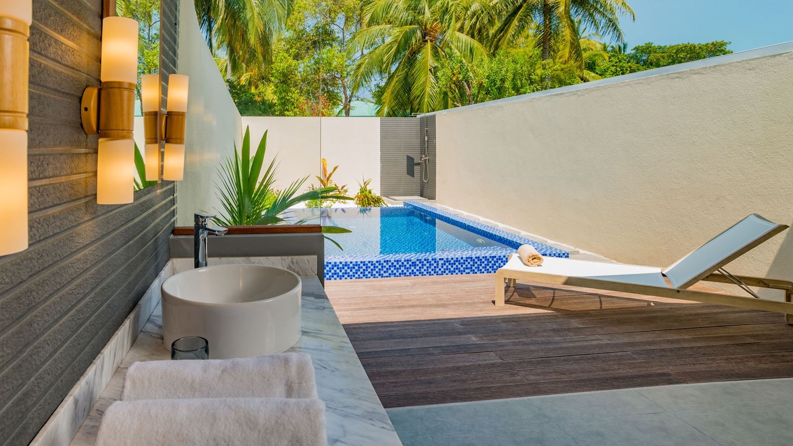 rooms-beach-pool-villa