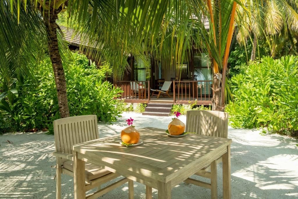 rooms-deluxe-beach-villa