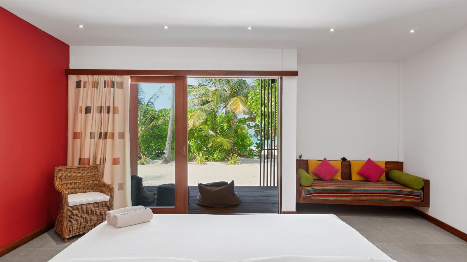 rooms-beach-front-room