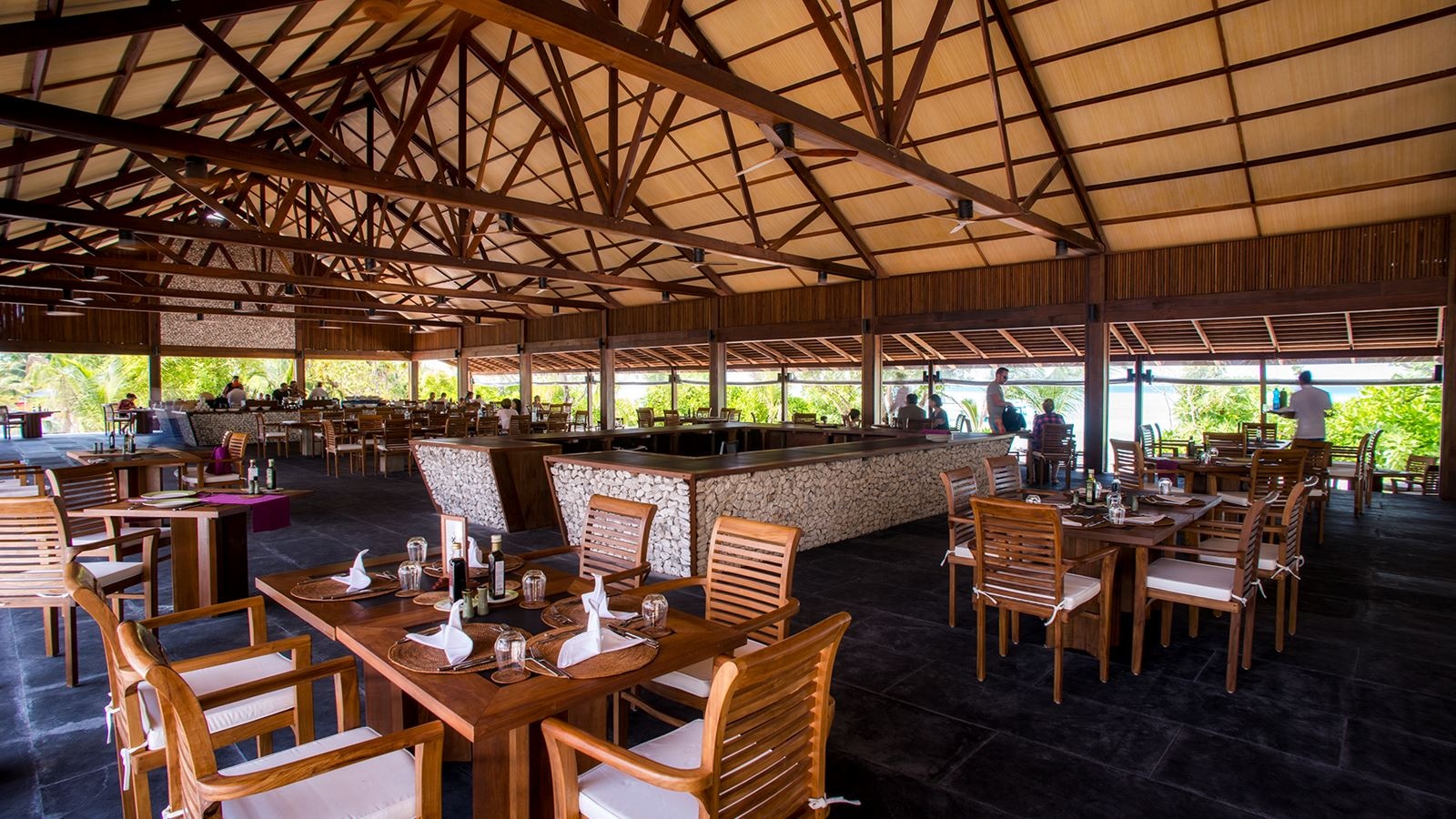 restaurants-main-seaview-restaurant