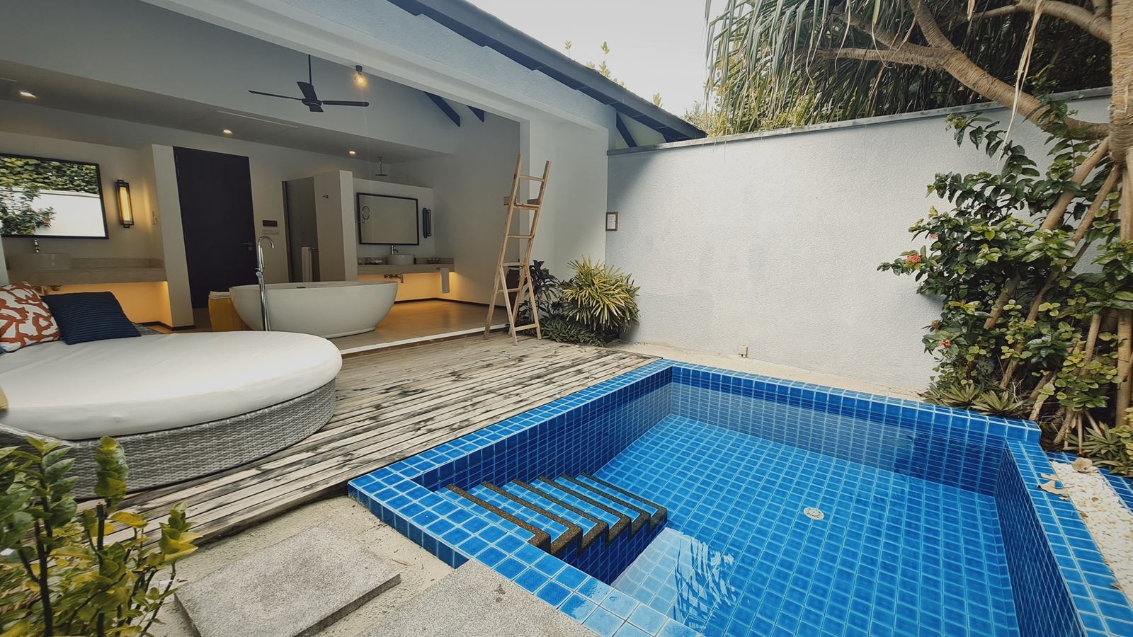 rooms-beach-villa-private-pool-vils1